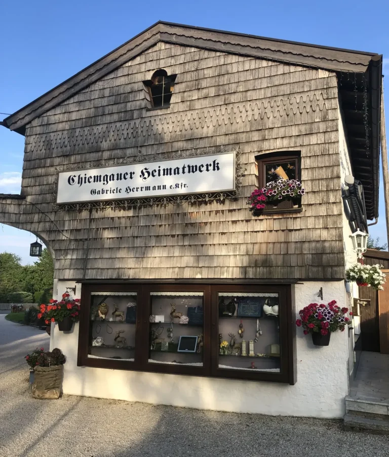 Dirndlstoffe & Trachtenstoffe - Stoffgeschäft Rosenheim Dirndlstoffe & Trachtenstoffe - Stoffgeschäft Rosenheim