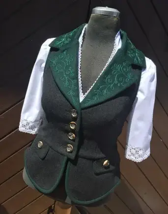 Dirndl-Nähkurs: Dirndl selber nähen. VHS Dirndlnähkurse München Rosenheim Miesbach - Spenzer aus Loden