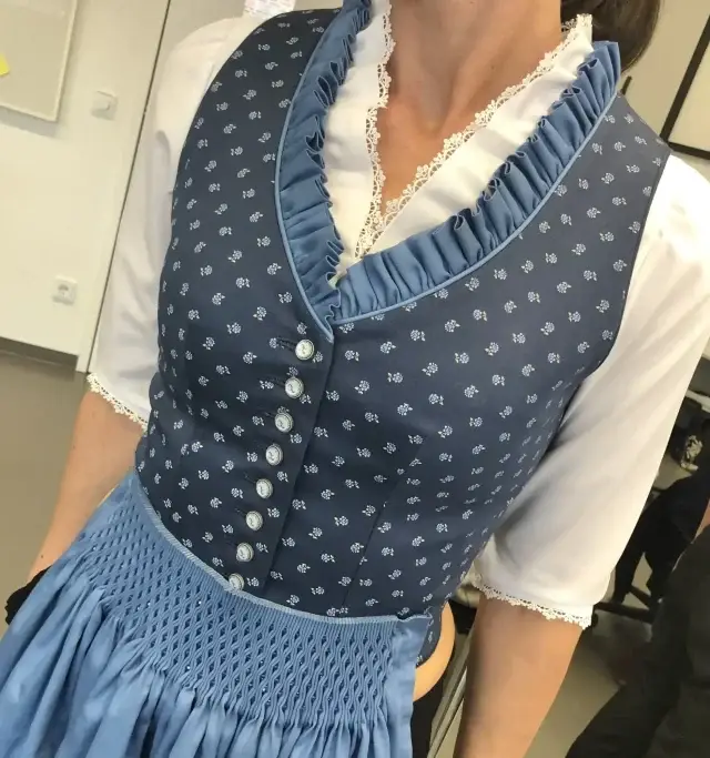 Dirndl-Nähkurs München - VHS Dirndlnähkurse München - Dirndl und Dirndlschürze selber nähen - Oktober 2025
