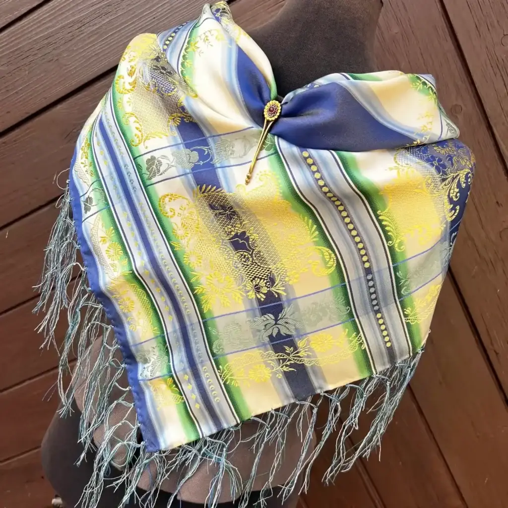 Heimatwerk Onlineshop: traditionelles Trachtentuch Dirndltuch Fransentuch in gelb und blau mit langen Fransen